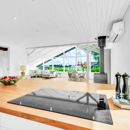 Casa vacanze Fjordside With Hot Tub & Sauna